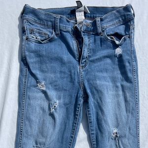 Forever 21 distressed jeans size 28